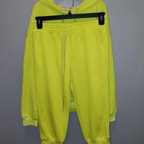 Madeline &Monroe Jogging Suit - Picture 1 of 8
